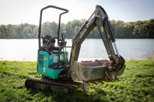 Matériel TP & Mini-pelle 12 Mini-pelle proposée à la location par Gautier Location