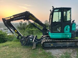 Mini-pelle proposée à la location par Gautier Location